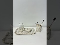 Đồ dùng trong phòng tắm